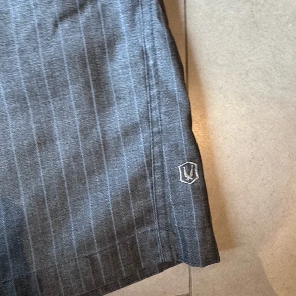 RSND Grey Board Shorts Sz 32 - Picture 3 of 6